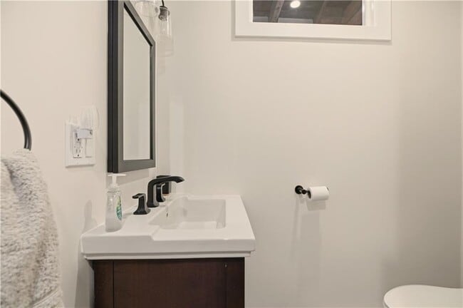 Building Photo - 98 Kay St