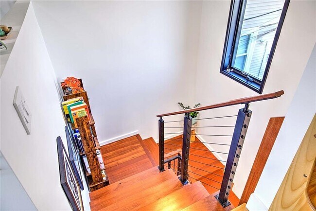 Building Photo - 37 Ring St