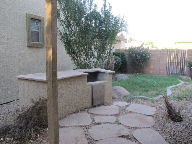 Building Photo - 2792 S Arroyo Ln