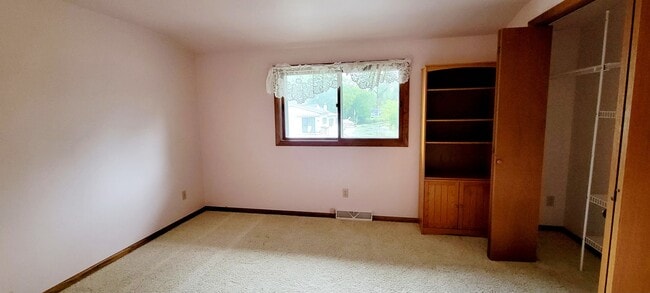 Building Photo - 41511 N Country Club Dr