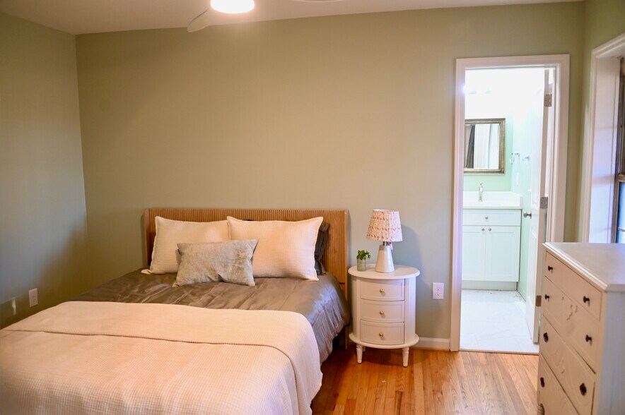 Building Photo - 4448 6th Ave S