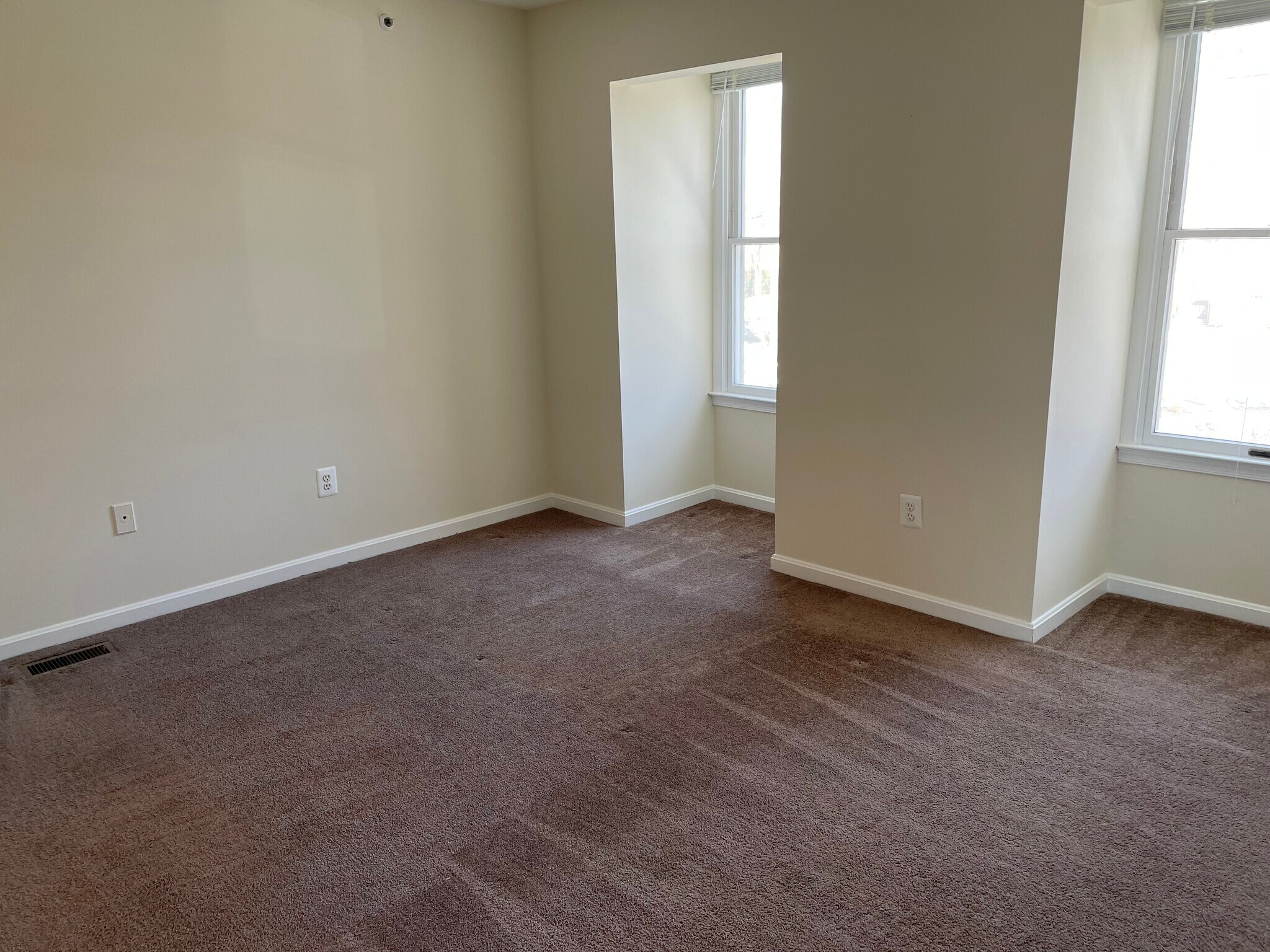 Building Photo - 203A Locust St SE