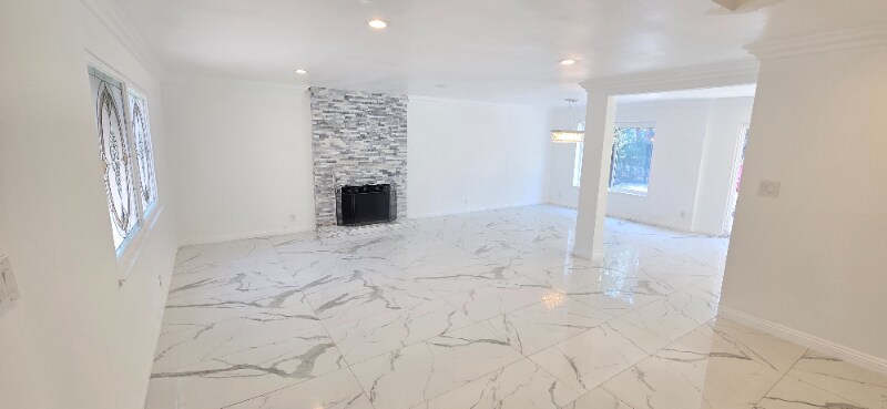 Building Photo - 433 S Oak Grove Cir