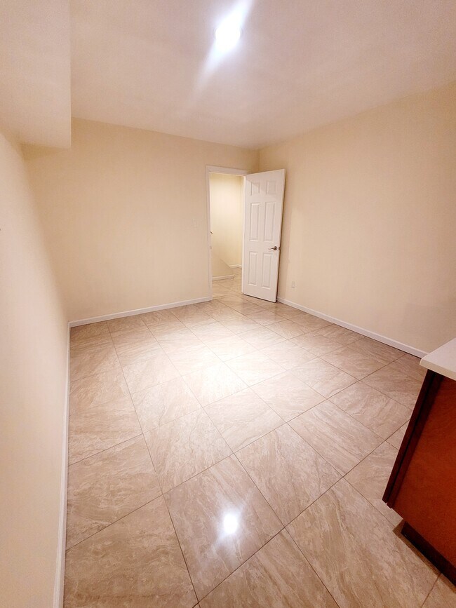 Building Photo - 7415 Fountain Head Dr