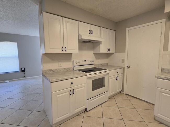 Building Photo - 7389 Canterbury St