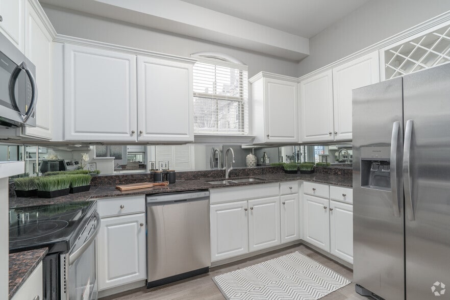 2BR, 2BA - 1336SF Kitchen - Welcome to Mansion at Bala!