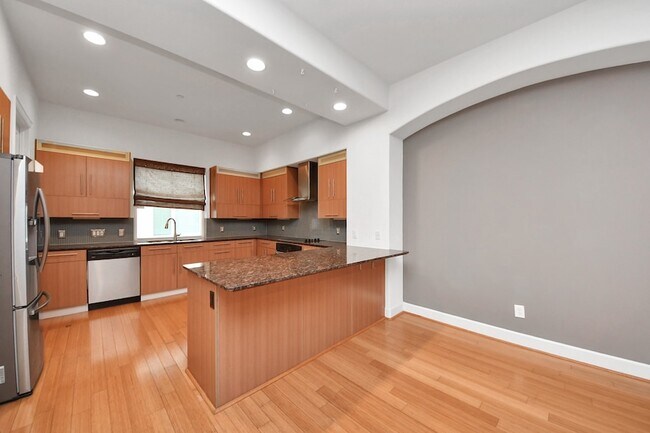 Building Photo - 1403 Delano St