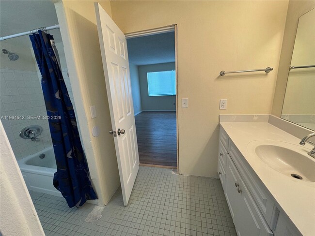 Building Photo - 14830 Naranja Lakes Blvd