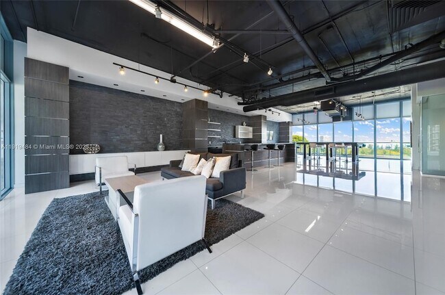 Building Photo - 601 NE 36th St