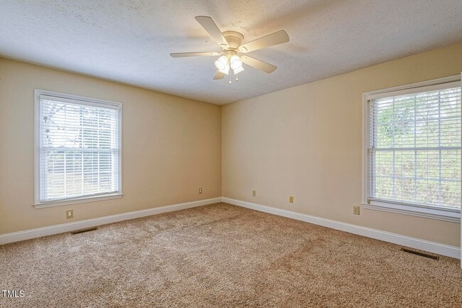 Building Photo - 4610 Linden Rd