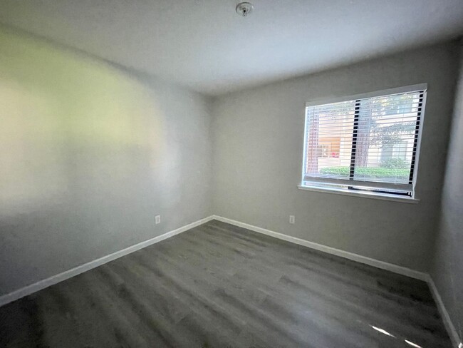 Building Photo - Rohnert Park: $2799  Lower Level 3 Bed/2 B...