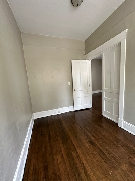 Building Photo - 919 E Clarke St