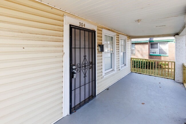 Building Photo - 4 Bedroom in West End