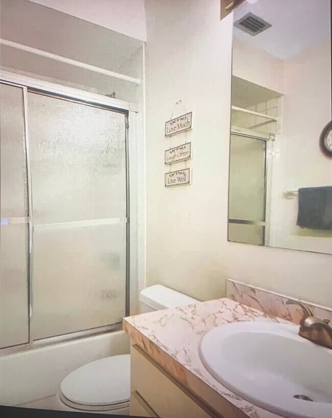 Building Photo - 4608 SE 4th Pl