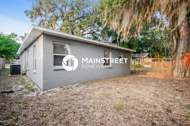 Building Photo - 4 Bedroom Pet-Friendly Home in Tampa, FL with Main Street Renewal