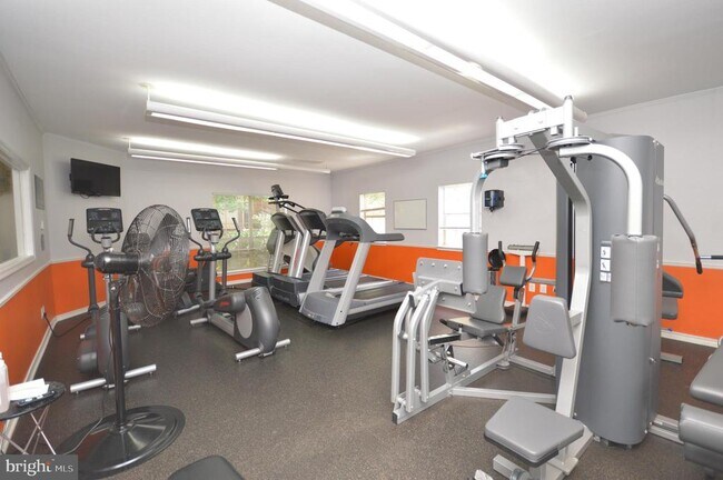 Building Photo - 3912 Penderview Dr