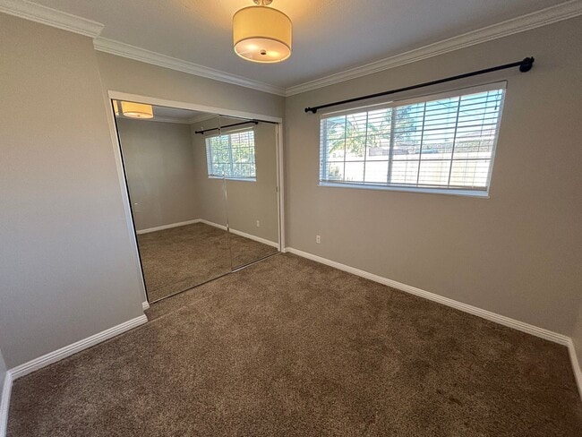 Building Photo - Beautiful home in the city of Orange.