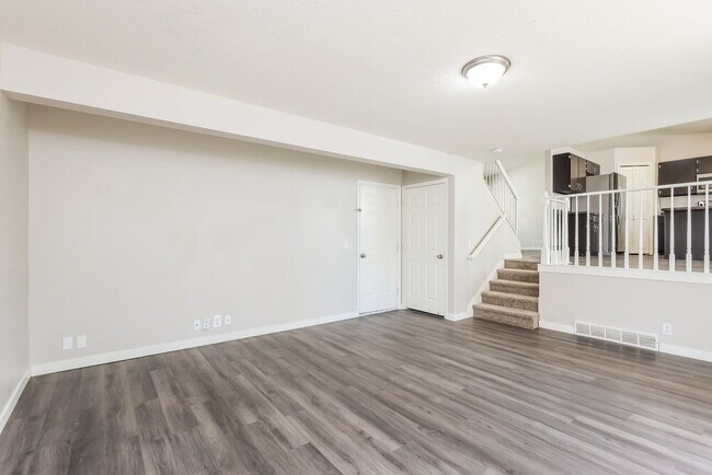 Building Photo - 5902 Woodview Dr