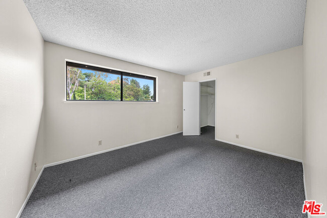 Building Photo - 780 Carriage Cir