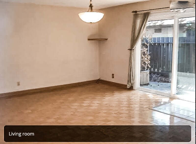 Building Photo - 5468 Roundtree Pl