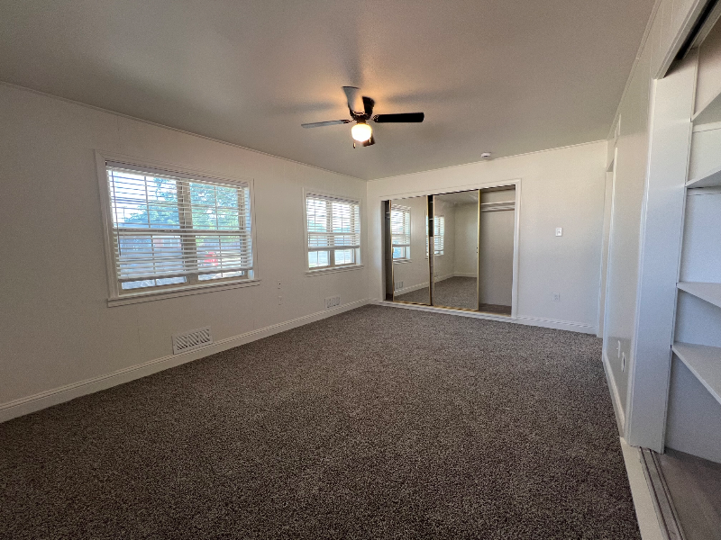 Building Photo - 1001 E Cardwell St