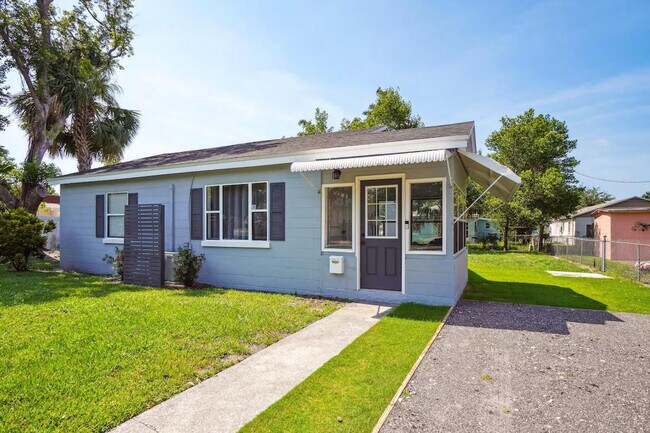 Building Photo - 662 Callahan St