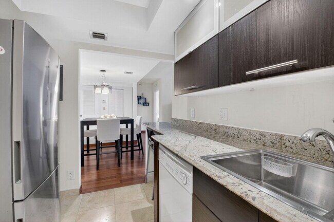 Building Photo - 6815 Willow Wood Dr
