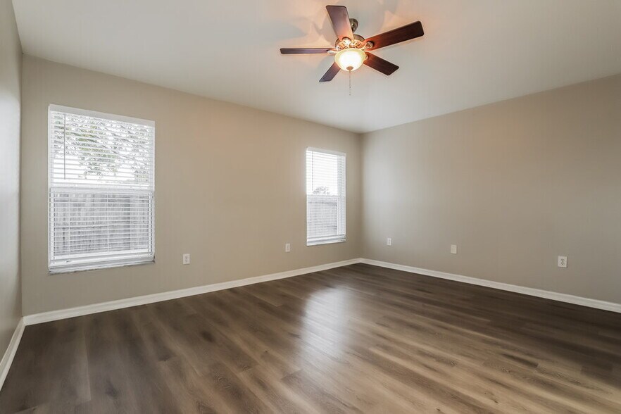 Building Photo - 447 Maple Pointe Dr