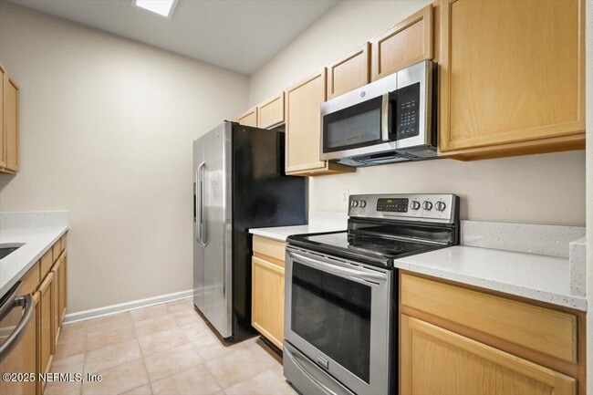 Building Photo - 10550 Baymeadows Rd