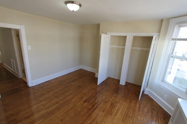 Building Photo - 124 W Pomona St