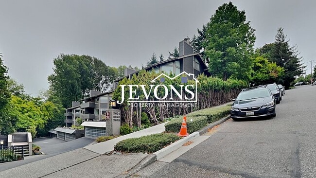 Building Photo - Top-floor 2-level condo with brand-new kitchen and ensuite bath – Utilities and internet included...