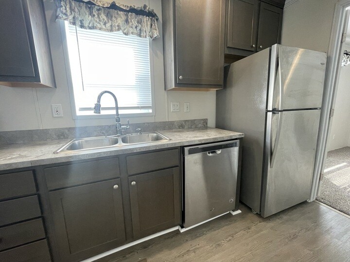 Building Photo - 15386 Danseur Dr