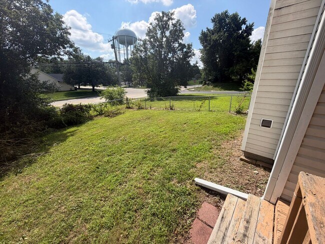 Building Photo - Unique 3BR/2.5BA Southwest Columbia Rental – Near Rock Bridge High!