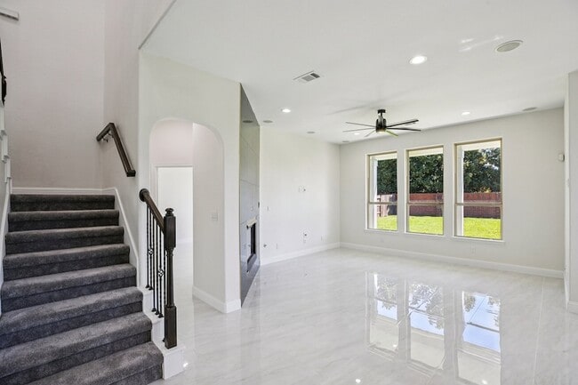 Building Photo - 1123 Penny Worth Dr