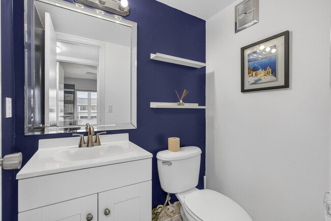 Building Photo - 155 Windsor G