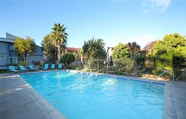 Building Photo - Live the ultimate Huntington Beach lifesty...