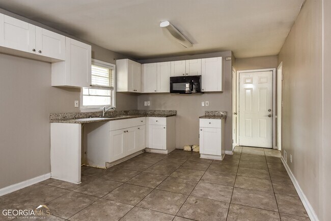 Building Photo - 4855 Campbellton Rd SW