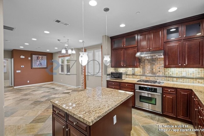 Building Photo - 137 Burbank St