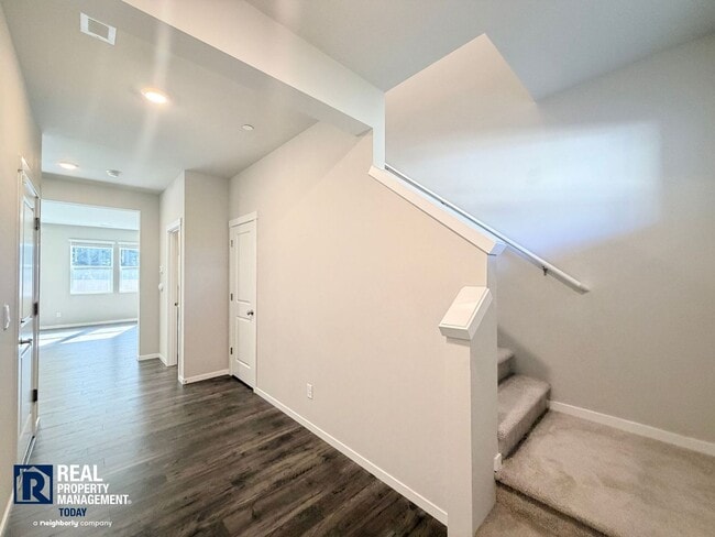 Building Photo - Stunning 4-Bedroom Home with Mount Rainier Views in Rainier Ridge!
