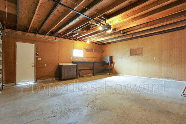 Building Photo - 4379 Maplegrove Dr