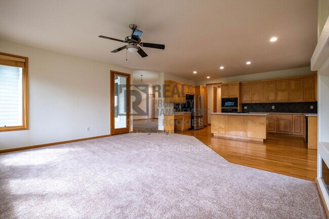 Building Photo - 5436 Hunter Dr