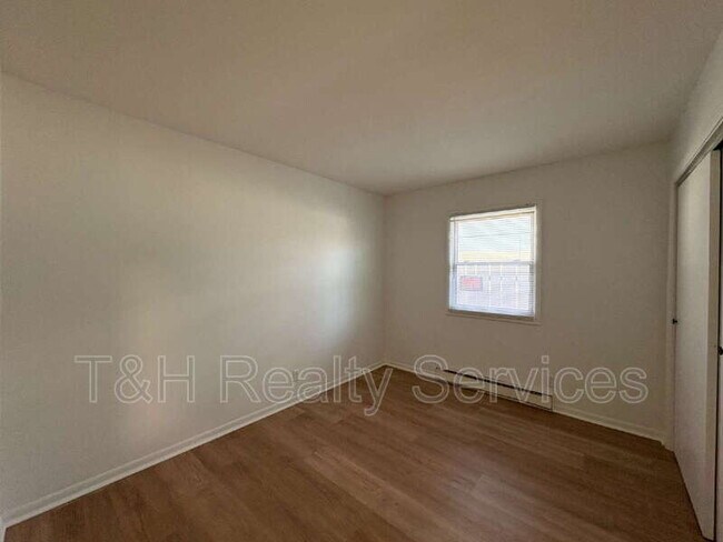 Building Photo - 1261 W 32nd St