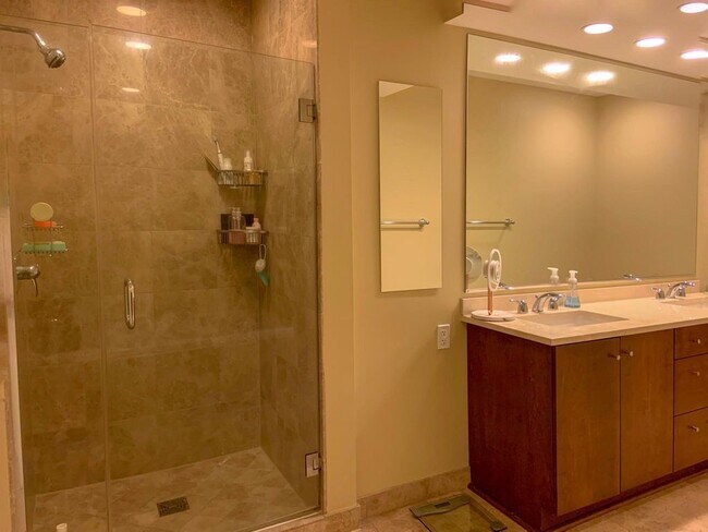 Building Photo - 60 E Monroe St