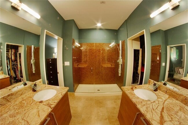 Master Bath - 4100 Forest Park Ave