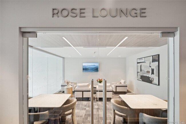 Building Photo - 218 Middle Neck Rd