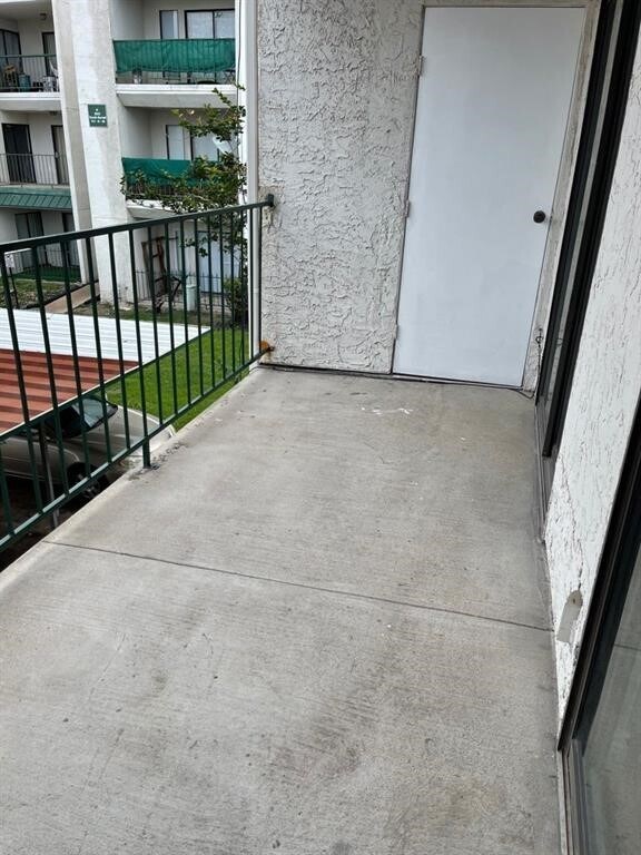 Building Photo - 2820 S Bartell Dr