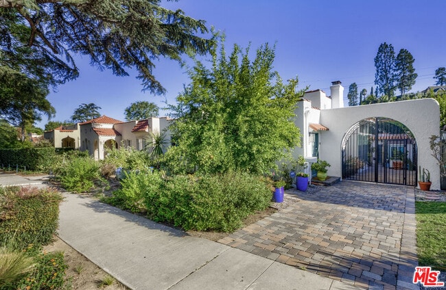 Building Photo - 3472 Rowena Ave