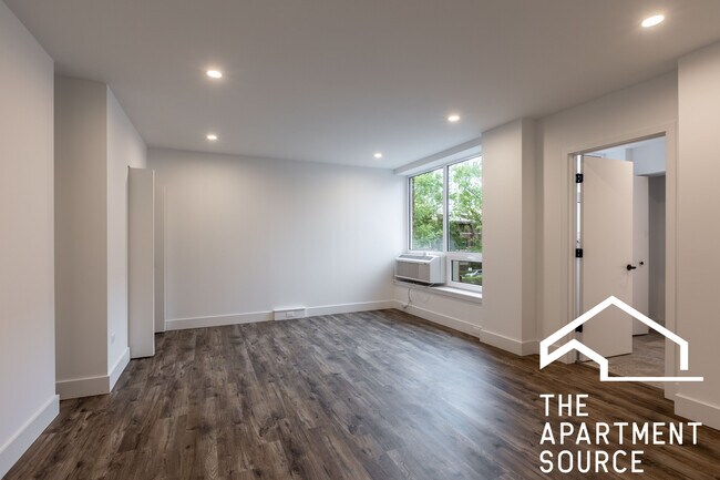 Building Photo - 941 W Carmen Ave