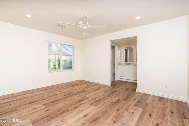 Building Photo - 6016 E Evans Dr