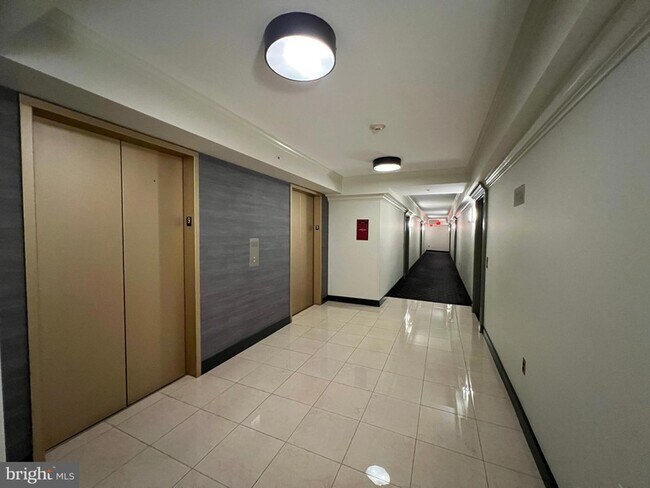 Building Photo - 616 E Street NW Unit 902